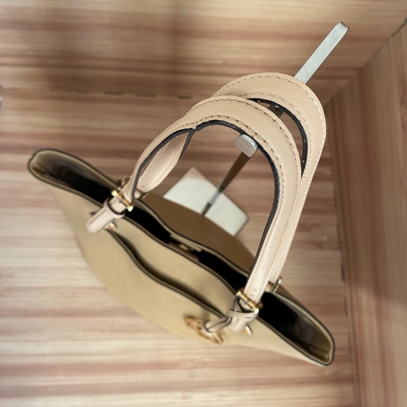 RARE Michael Kors Jet Set Item Medium - Picture 8 of 14